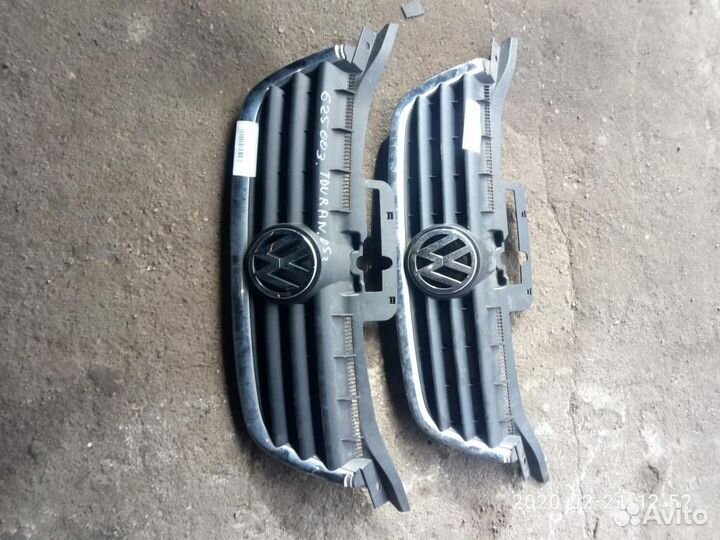 Решетка радиатора Volkswagen Touran