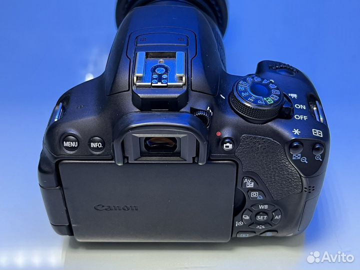 Зеркальный фотоаппарат Canon EOS 700D Kit 18-55mm