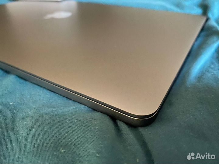 Macbook pro 15 2019, Чехол и Magic Mouse 2