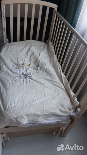 Детская кроватка + матрас + одеяло + пост. белье