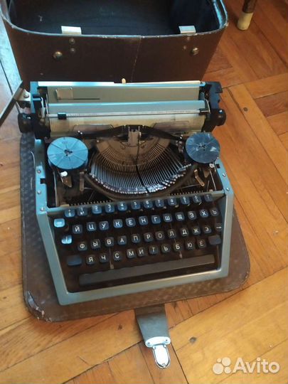 Печатная пишущая машинка