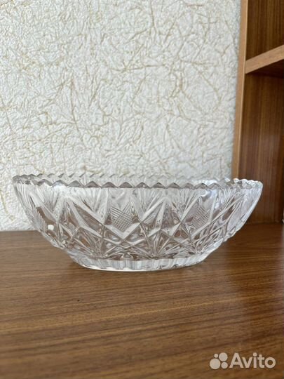 Бокалы, хрустальный рюмки и графин