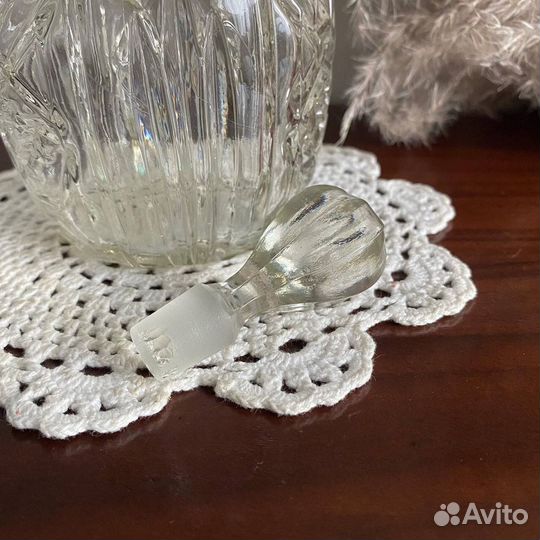 Высокий антикварный штоф графин