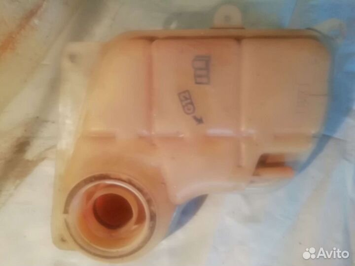 Расширительный бачок антифриза