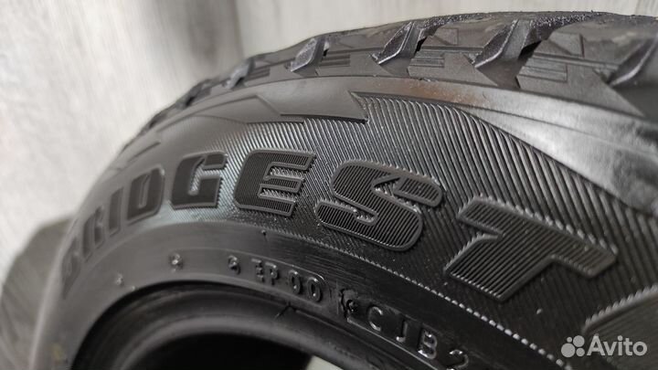 Bridgestone Blizzak VRX2 215/65 R16