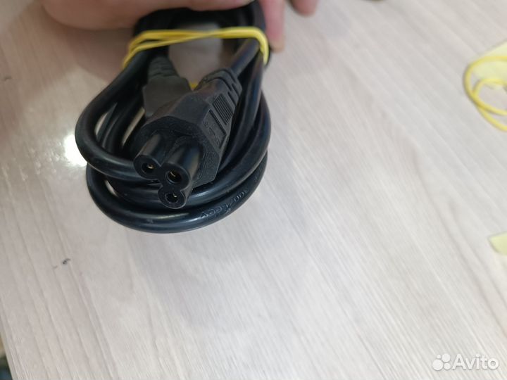 Блок питания для ноутбука + сетевые кабеля