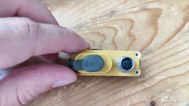 Блок подключения кабеля передачи данных topcon