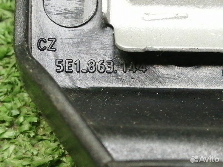 Кронштейн правый Skoda Octavia A7 CWV 2014