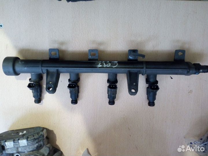 Топливная рампа Hyundai Getz 2008 год в сборе