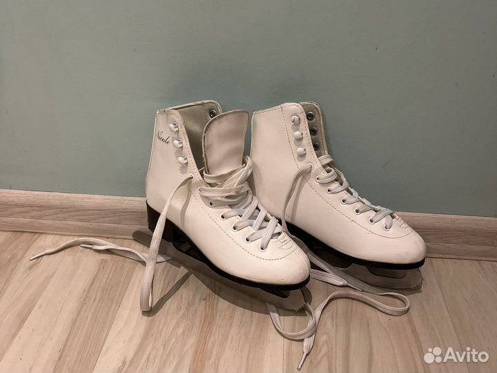 Коньки фигурные, 35