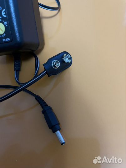 Универсальная зарядка для телефона батареек