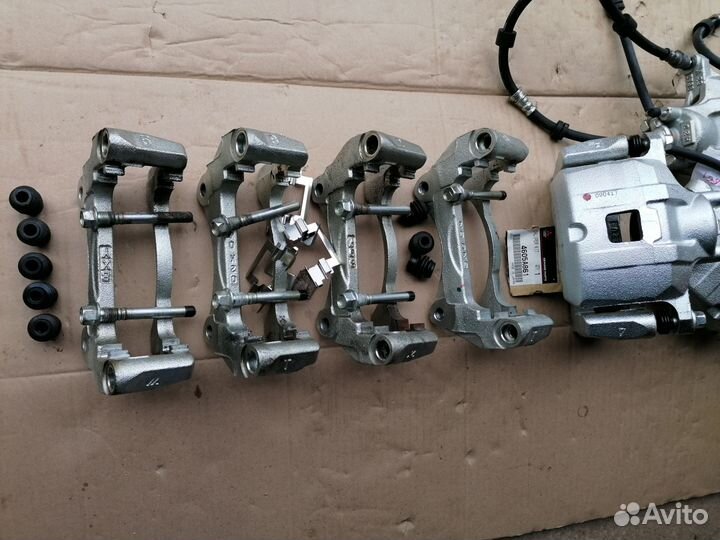 Скоба суппорта переднего Mitsubishi 4605A216 Outla