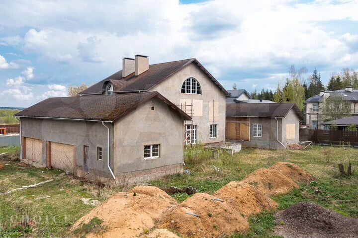 Коттедж 1300 м² на участке 60 сот.