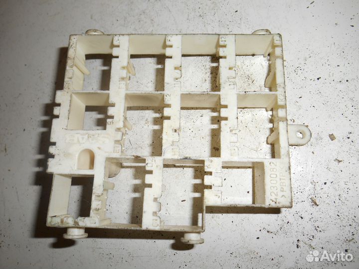 Блок предохранителей 4230082 сааб 9-5 saab 9.5