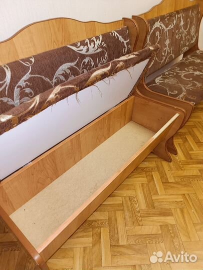 Кухонный мягкий уголок