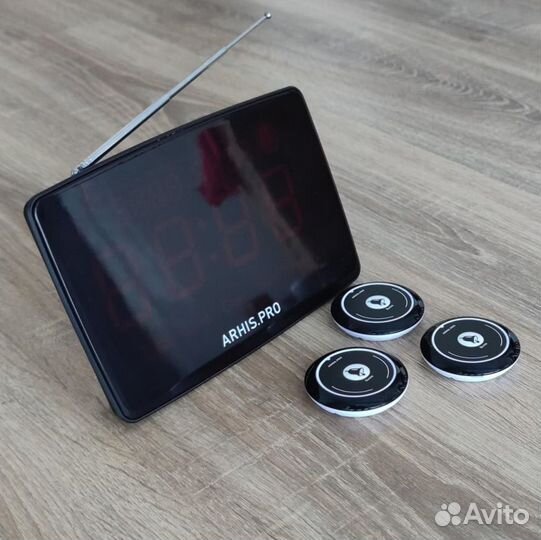 Кнопка вызова официанта в ресторан, кафе с табло