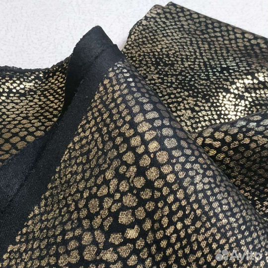 Блестящая ткань