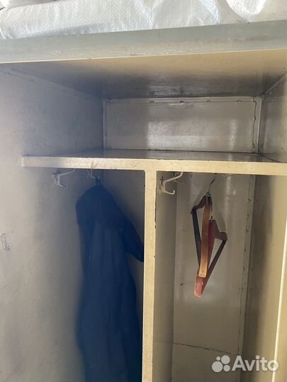 Шкаф сейфного типа с ключом