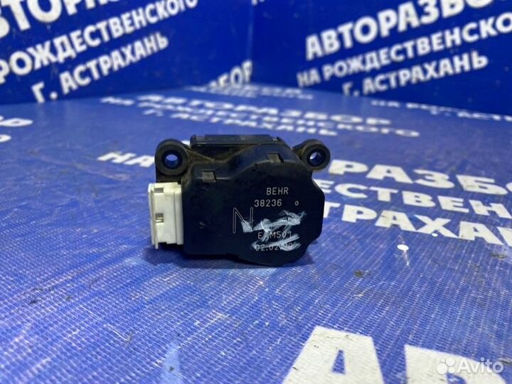 Моторчик заслонок отопителя Mercedes-Benz W220