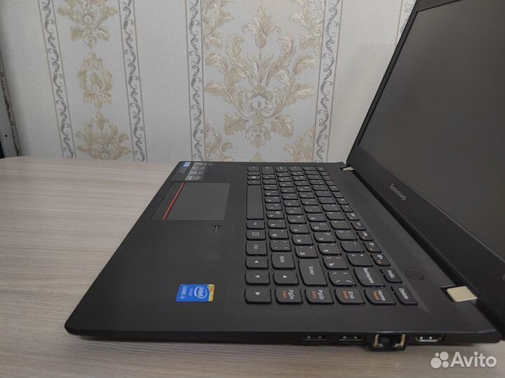 Ноутбук Lenovo i3/ ssd/ 4gb