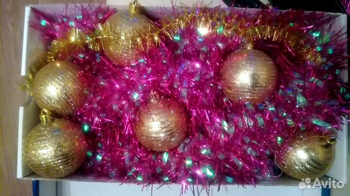 Золотистые шары и мишура пакетом