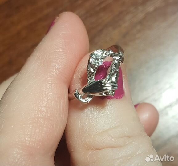 Серебряное кольцо 925 пробы с камнем сваровски