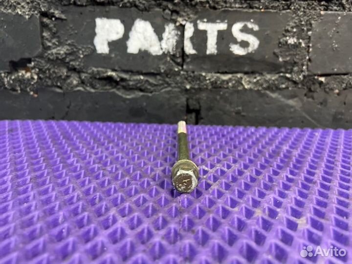 Болт компрессора кондиционера Subaru Legacy