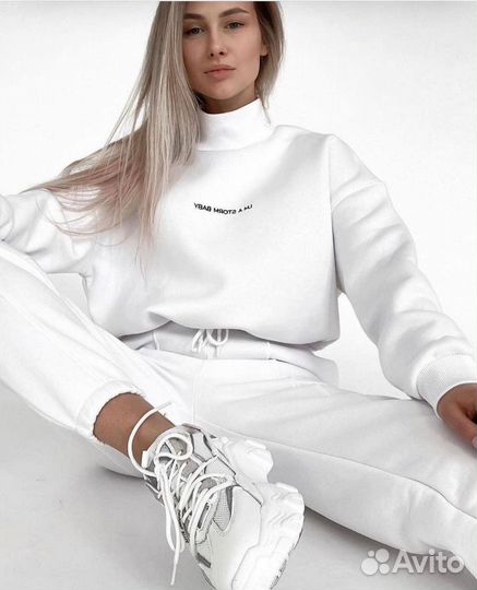 Спортивный костюм женский