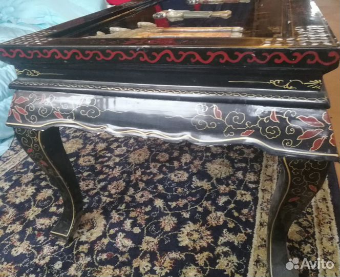 Журнальный столик и панно