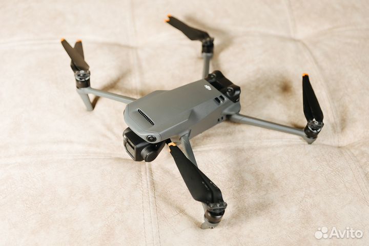 Квадрокоптер DJI Mavic 3 Fly More Combo