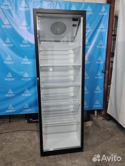Холодильный шкаф со стеклянной дверью