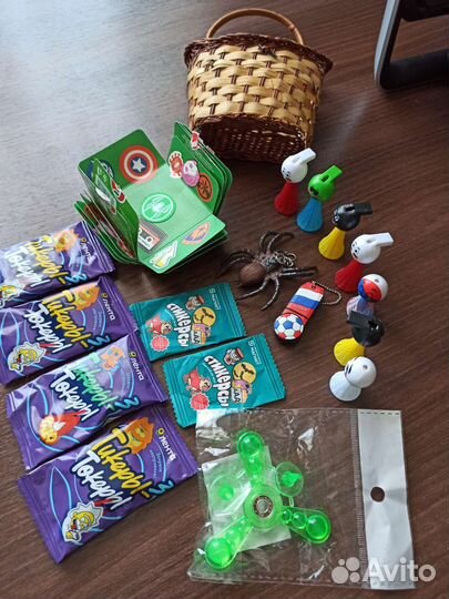 Наклейки.Замочки.Свистки.Стикерсы. Пакетом