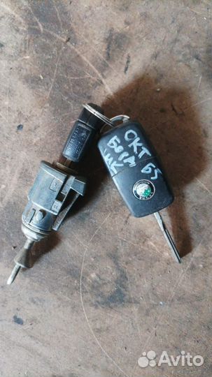 Шкода Октавия с 00г - личинка замка двери