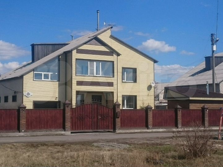 Красноглинное новосибирск. Город обь коттедж. Дом с оленями камень на оби. Дом. Коттеджи в ордынке на оби.