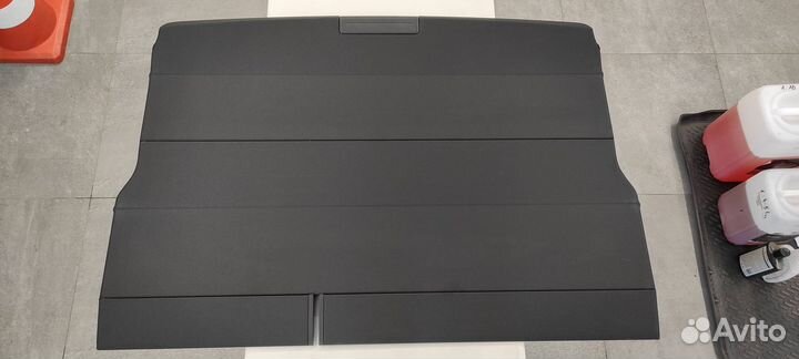 Задняя полка багажника на Land Rover