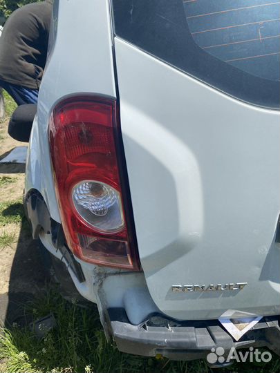 Переднее левая стекло renault duster