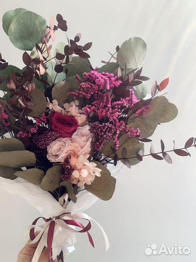 Букет из сухоцветов и стабилизированных цветов