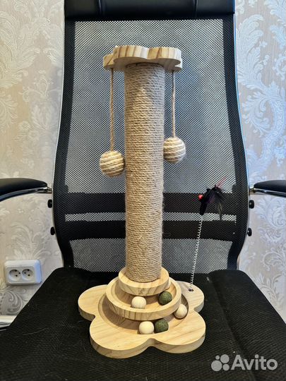 Когтеточка столбик для кошек деревянная с игрушкам