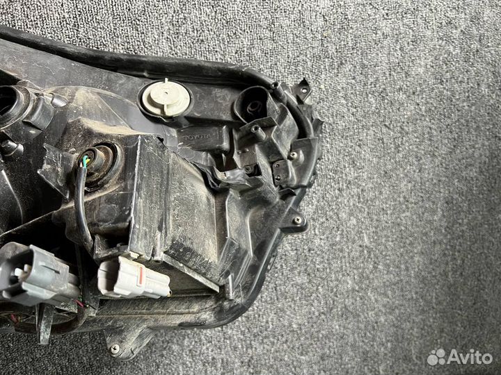 Фара toyota rav4 левая