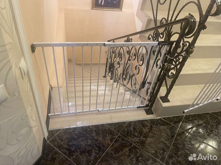 Защитный барьер для лестницы