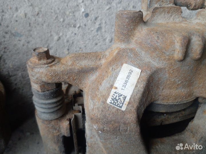 Суппорт тормозной передний Chevrolet Cruze