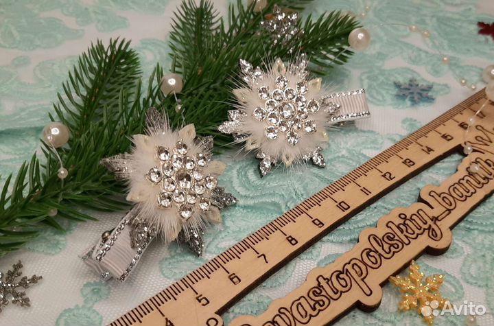 Заколочки со снежинками