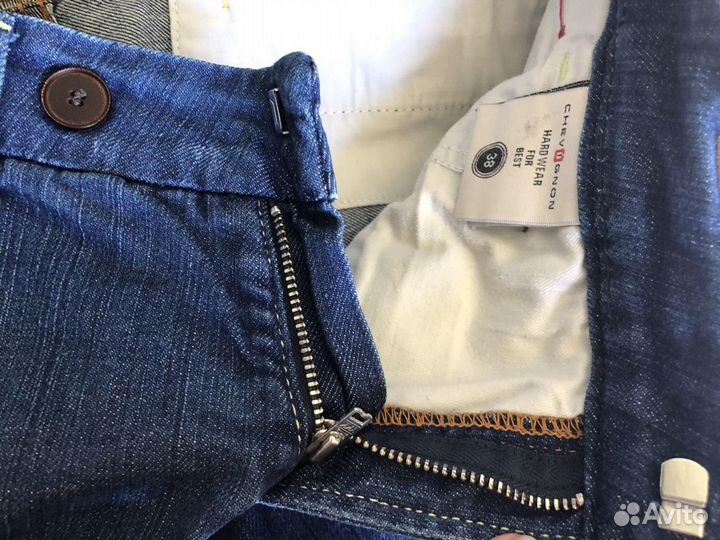 Джинсы Chevignon, Levi’s