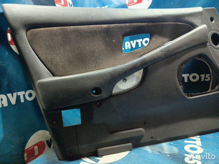 Обшивка двери передняя левая Mitsubishi Diamante