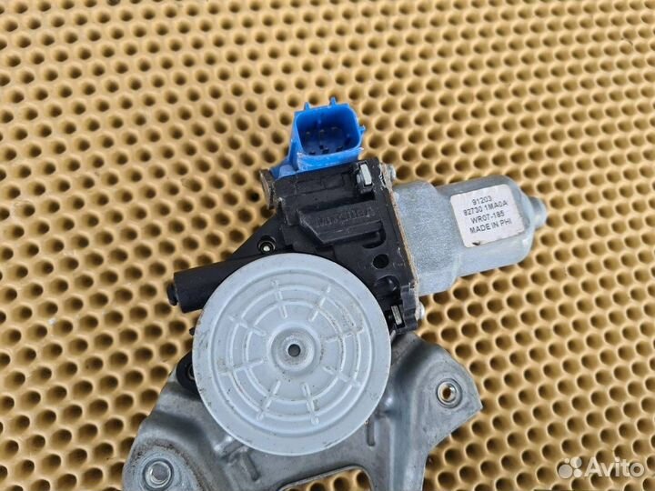 Стеклоподъемник задний правый Infiniti M25 M37 Q70