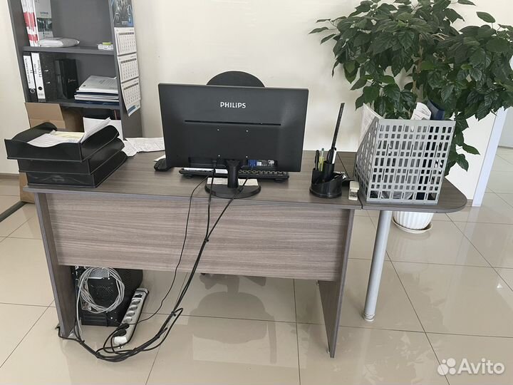 Комплект офисной мебели 5 столов и 3 шкафа