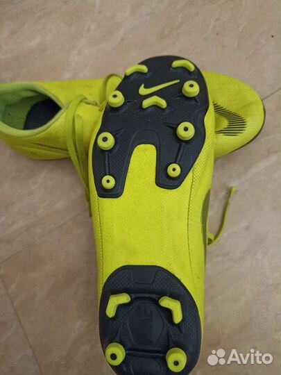 Футбольные бутсы nike