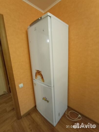 Холодильник indesit SB200