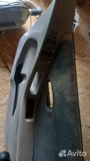 Обшивка toyota yaris передняя