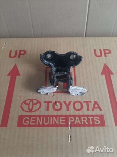 Петля двери land cruiser 200, LX 570